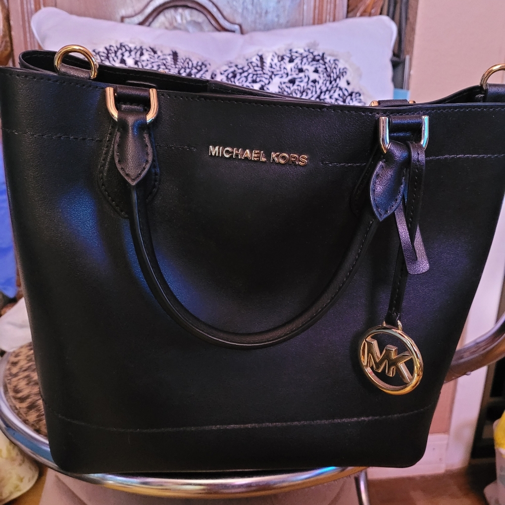 Micheal Kors purse